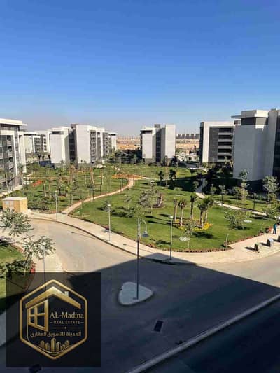 فرصة استثمارية في مدينتي B15 تشطيبات خاصة بالفرش والاجهزة وفيو جاردن