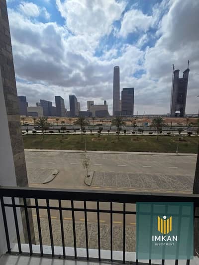 شقه للبيع استلام فوري متشطبه بمقدم 870 الف والباقي علي اطول فتره سداد في العاصمه الاداريه في- جيد بارك jade park - في R3 منطقه ساكنه وعايشه