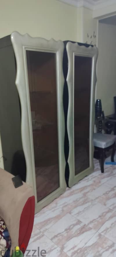 سفرة ٨ كراسي مع بوفيه وفانوسين نيش للبيع