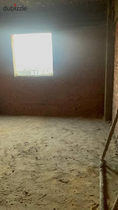 Apartment for sale in the Italian Quarter, Zahraa El Maadi, with an open view. Area: 105 sq mConsists of 2 bedrooms, reception, kitchen, and bathroom. L