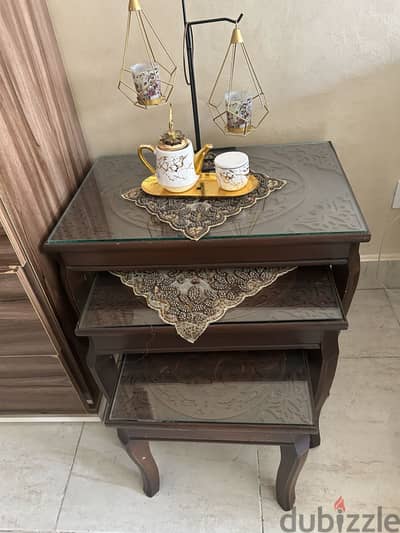 طقم طاولات متداخل