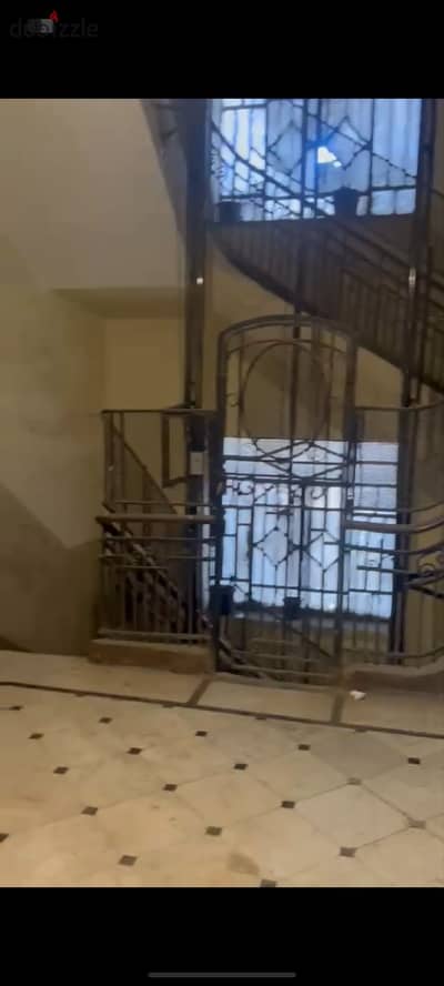 الزمالك دور تاني عماره موقع شيك 4 غرف واجهه