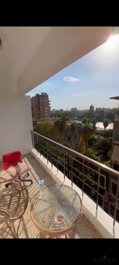 مكتب بالزمالك علي النيل جانبي 4 غرف 50 الف تفاوض