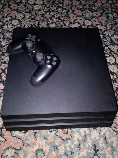 PS4 PRO 1 TB LIKE NEW معدل اسطوانه
