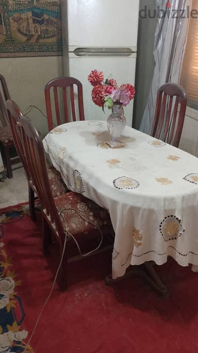 سفره و ٦ كراسي