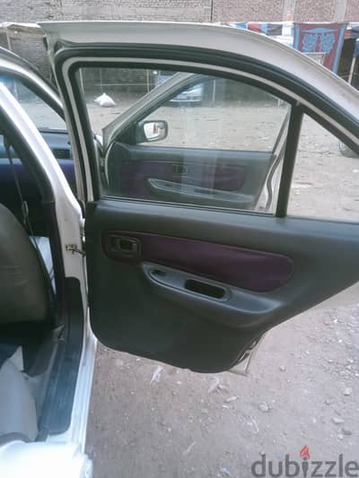 نيسان صني 2000