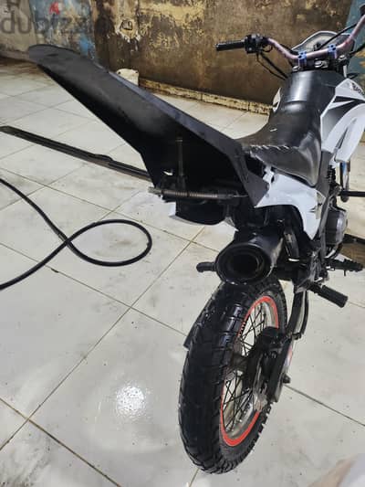 بنيلي vlx200