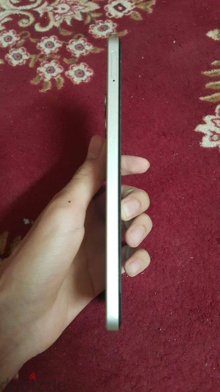 Realme C53 4