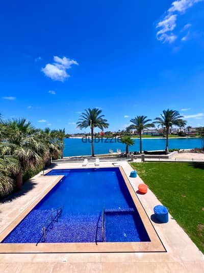 Villa in Marina First Row with Private Pool