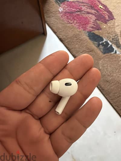 AirPods Pro 2 type c right side