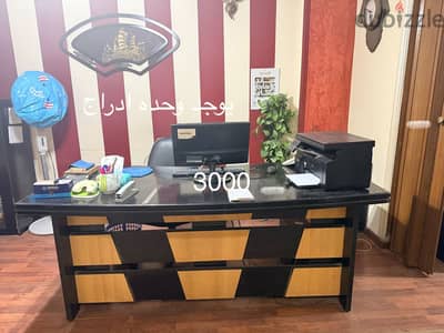 مكتب كبير للبيع شامل وحده ادراج