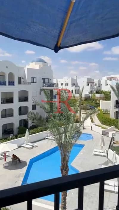 شاليه للإيجار بإطلالة على حمام السباحة في جريك  بمراسي الساحل الشمالي سيدي عبد الرحمن