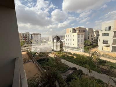 شقة استلام فورى بسعر لقطة وموقع مميز جدا فى District 5 التجمع الخامس ديستركت 5