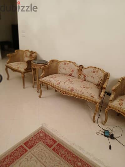 عفش للبيع  غرفة سفرة ١٨ الف طقم ٣ قطع ٤ الف كونسول ٤ الف