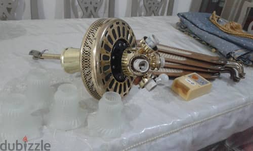 مروحة سقف مع اباجورة بحالة ممتازة