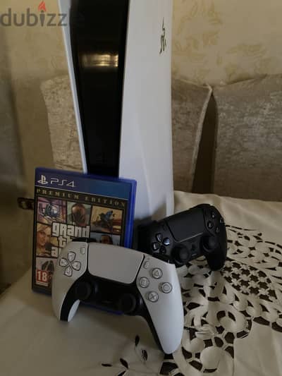 مستعمل بحالة ممتازة Playstation و أسطوانة gta5 ويد سوداء