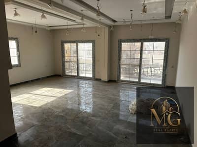 شقة للبيع في النرجس عمارات – التجمع الخامس  فرصة مميزة لامتلاك شقة بموقع ممتاز في النرجس عمارات، تشطيب سوبر لوكس وجاهزة للاستلام.   المساحة: 155 متر