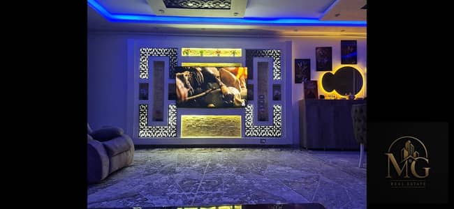 روف بفيلا في البنفسج ٤  مساحة ٢٠٠ متر تشطيب سوبر لوكس ٣ غرف نوم (منها غرفة ماستر) حمام رئيسي ريسبشن قطعتين (صالون) تراس كبير بإطلالة مفتوحة