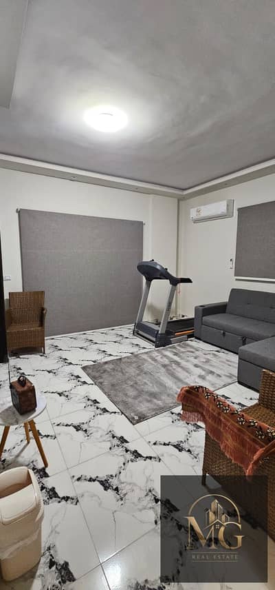 Furnished Studio Roof for Rent – First Settlement, New Cairo   Yasmeen Villas 3 – First Settlement  A fully furnished studio with a private roof,