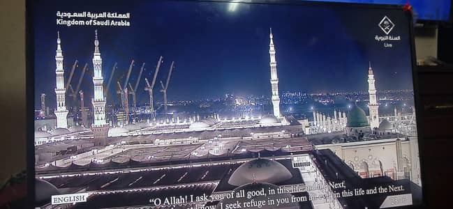 شاشه سامسونج 55بوصه بحاله ممتازه لسه باللزق اللي عليها وسمارت وريسيفر