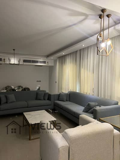 دوبلكس روف 305م + 90م روف مفروش بالكامل موقع متميز ايستاون Eastown