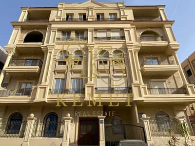 Apartment 176m immediate delivery with meter and elevator near Mountain View and Al-Sharqawi Mosque in Al-Andalus inhabited building