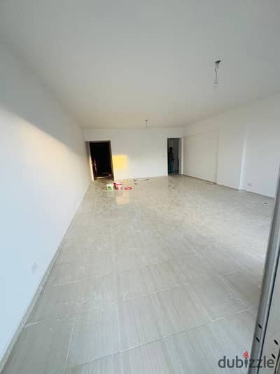 Opportunity to own an apartment of 162 m at a special price without commitment to club subscription