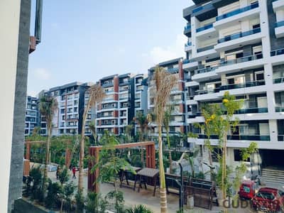 For quick immediate sale, a finished apartment with air conditioners, 3rooms, with a 10% down payment and installments of up to 10 years in