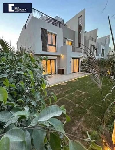 Townhouse Villa For Sale Ready To Move Prime Location with Installments In Creek Town - New Cairo