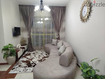 انتريه مكون من كرسين و كنبة ٣ قطع ، tv unit ، جزامة
