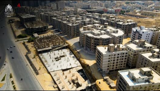 شقتك مفروشة و بالتكييفات- استلام فوري وبالتقسيط كمبوند سرايات القطامية في قلب وسط البلد الجديدة
