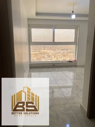 شقة للبيع علي التبه الحي الاول مدينه العبور فيو مفتوح وغير مجروح