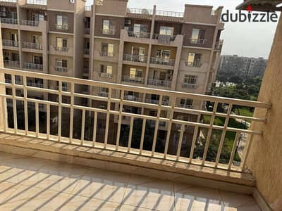 #للبيع شقة مساحه 96 متر في B7 طلعت مصطفى خالصه دور رابع طرفيه فيو نارو جاردن وبارك اتجاه بحري بجانب الخدمات و ساوث بارك