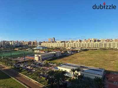 شقة فاخرة للإيجار أول سكن 185م  ( سموحة - كمبوند جراند فيو - فيو مفتوح بالكامل علي نادي سموحة لجميع مطلات الشقة ) 32,000ج شهرياً