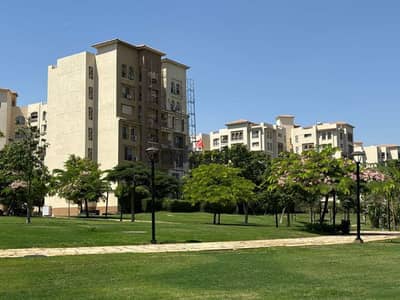#For Sale, an apartment with an area of 266 square meters in B1, Cash, Talaat Mostafa, fully paid, first upper floor, wide garden view, northern direction, next to services and open-air mall at a bargain price