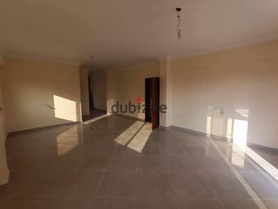 Apartment for rent in the fourth neighborhood, Villas Street, in front of the Patio Casa