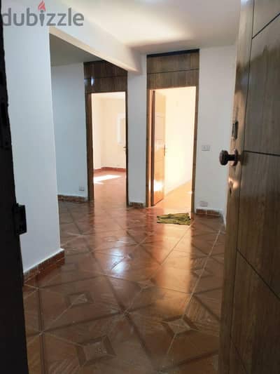 شقه للايجار سكنيه تصلح مكاتب او شركات واي نشاط اداري  بالاسكندريه