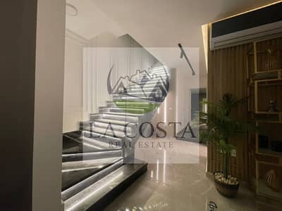 A fantastic opportunity to own a beautiful Penthouse in Mountain View Hyde Park on central park and majestic lake