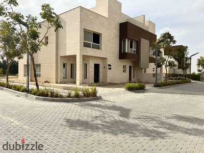 فيلا مستقلة للبيع في كمبوند سوليا إنرشيا – موقع مميز على الطريق الصحراوي