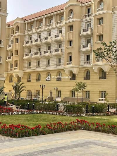 4-room apartment for sale in the R5 compound, New Capital. Fully finished and ready for immediate viewing and handover, with a 40% discount for cash p