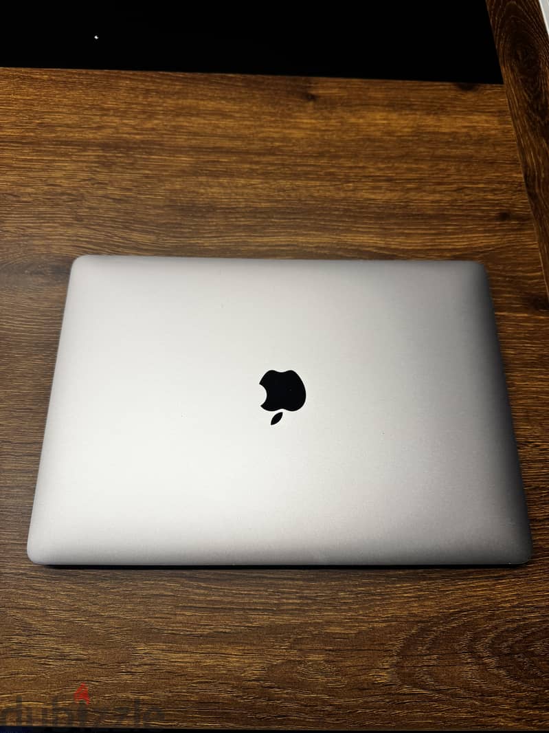MacBook Pro 2017 with Touch Bar 1