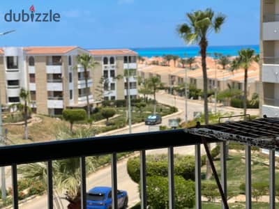 For rent from the owner, an apartment with a clear view of the sea in Diamond Beach village, North Coast, kilo 90 and a half, village of the National Bank with a complete view of the sea, consisting of 3 rooms and 2 bathrooms, and 2 air-conditioned rooms, close to all services. Details and prices in the description.