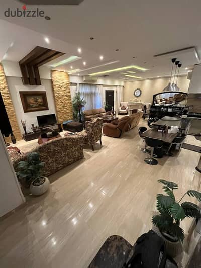 For sale town House 220m prime location