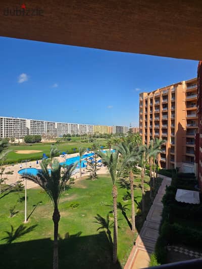 Chalet for sale in Golf Porto Marina; features views of the golf course and swimming pools. The 80-square-meter unit comprises 2 bedrooms and 2 bathrooms and comes fully furnished and equipped with appliances and air conditioning. All dues are paid, and i