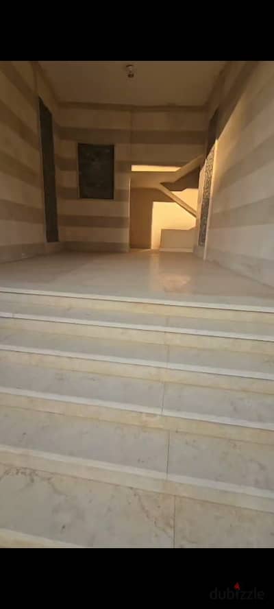متاح للبيع أرضي+بيزمنت نصف تشطيب