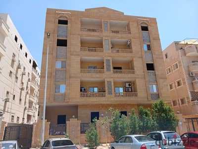 للبيع شقه مميزة 170م لقطه في مدينه الشروق بجوار كمبوند حسن علام