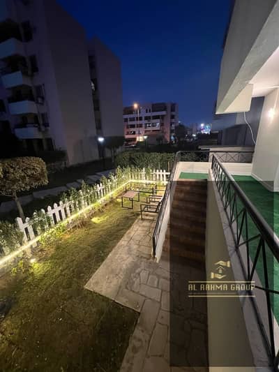 Ground floor apartment with garden, furnished, for rent in El Rehab City, New Cairo, next to the old market. It consists of 2 bedrooms and 1 bathroom.