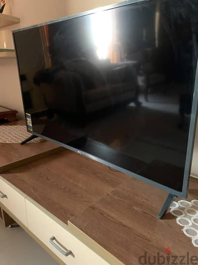 شاشه lg  اسمارت كسرزيرو مع حامل حائط