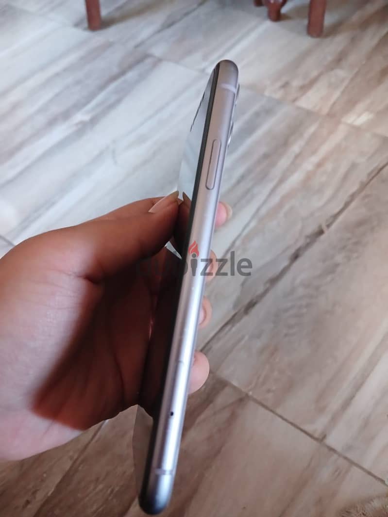 Apple - iPhone 11 4