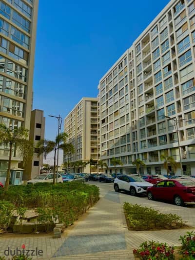 Apartment for sale in Compound One Qatamiya 190 meters, half finished, view on Al-Shehid Axis and Sokhna Tunnel, with garage, completion of installments